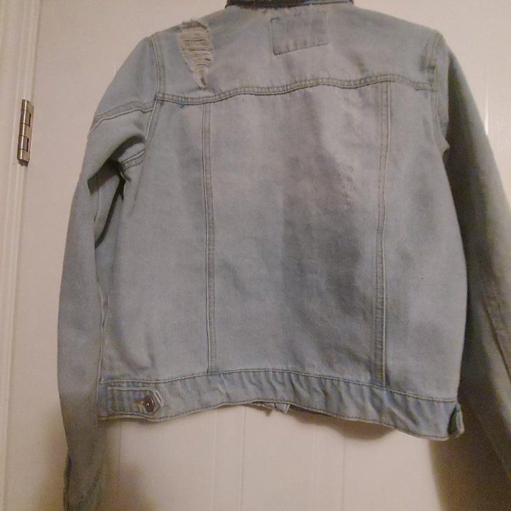 Girls Rue21 Juniors Large Distressed Jean Jacket - Picture 4 of 4